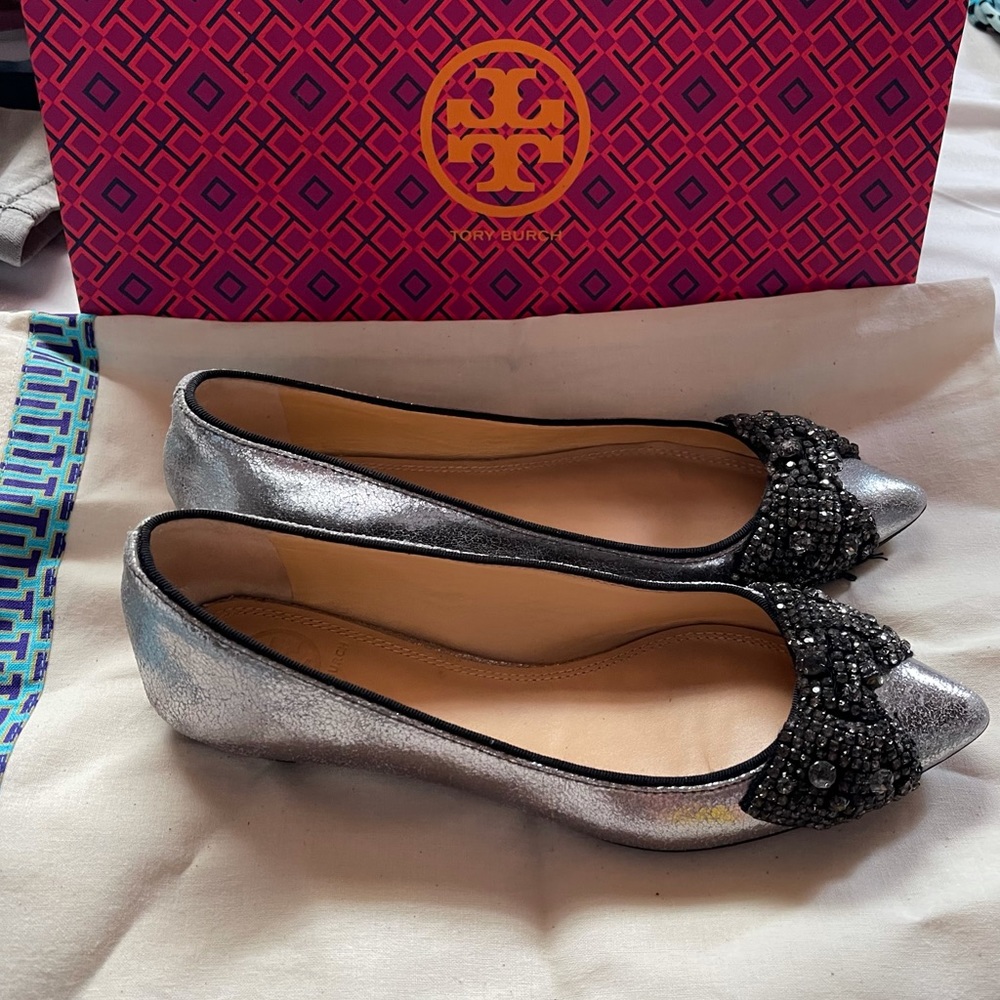 TORY BURCH ‘Vanessa’ Embellished Crystal Bow Flat 5.5